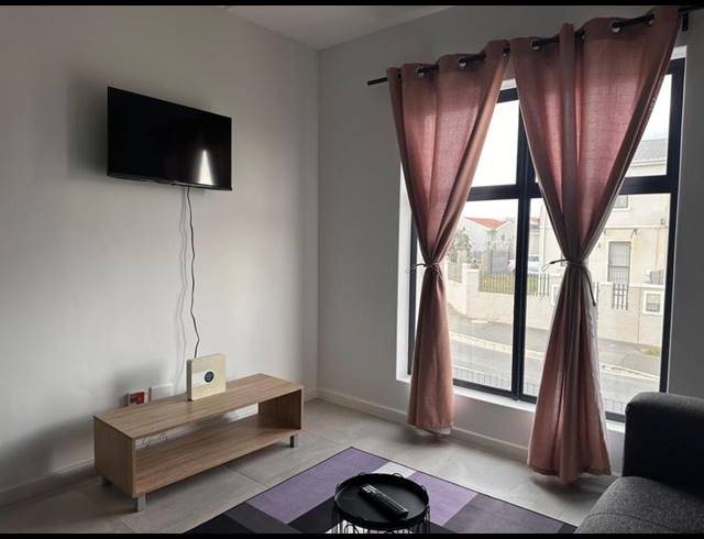 2 BEDROOM PROPERTY TO RENT IN PARKLANDS EAST